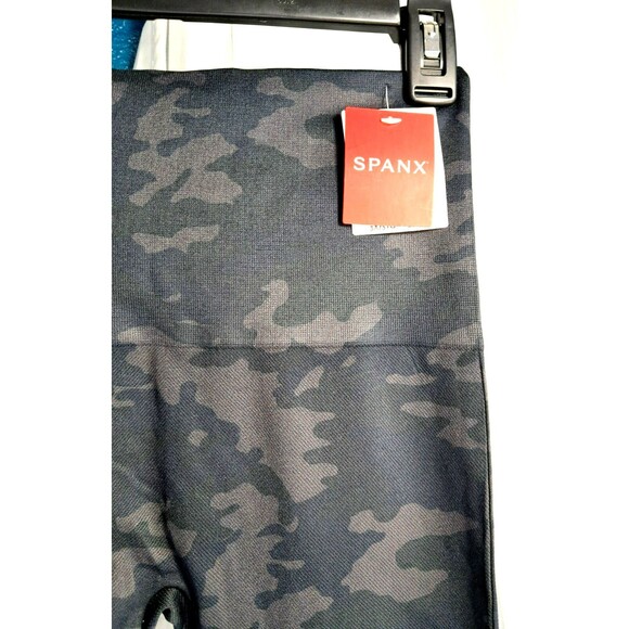 NWT Spanx Look At Me Now Leggings Medium Black Camo Smoothing Seamless Shaping - Picture 5 of 12